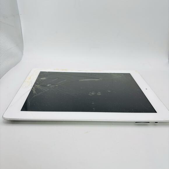Used Apple iPad A1416 16GB - White - Damaged Screen. - Picture 11 of 15
